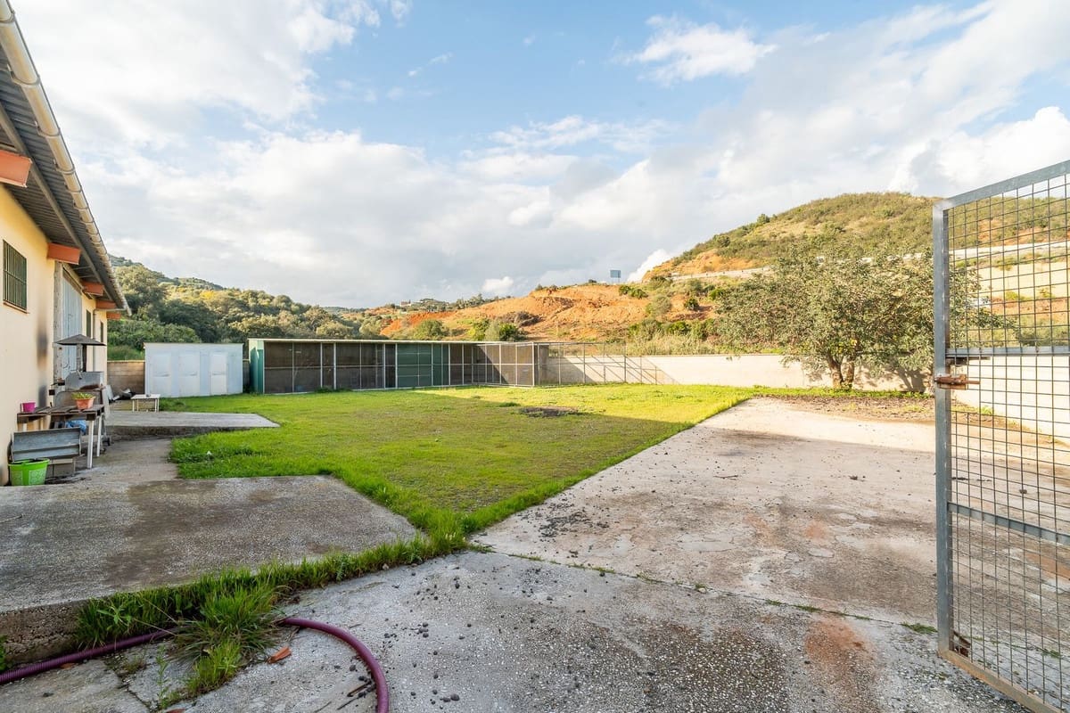 5 bedroom Villa for sale in Mijas with garage - € 942,000 (Ref: 9685584)