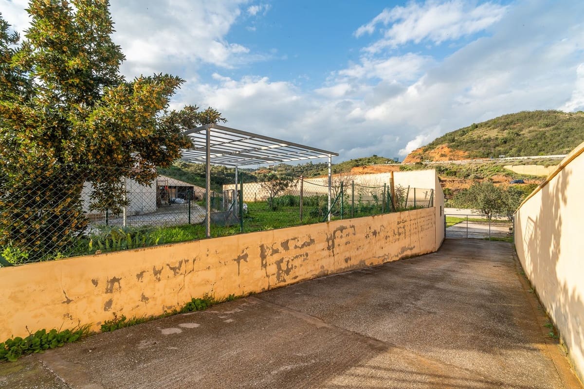 5 bedroom Villa for sale in Mijas with garage - € 942,000 (Ref: 9685584)