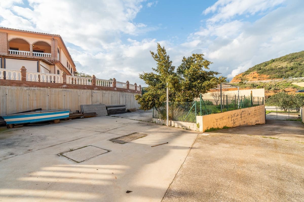 5 bedroom Villa for sale in Mijas with garage - € 942,000 (Ref: 9685584)