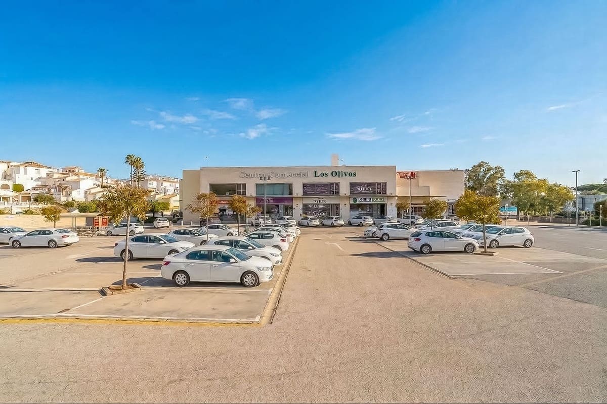 4 bedroom Townhouse for sale in Calahonda with pool garage - € 639,000 (Ref: 9685586)