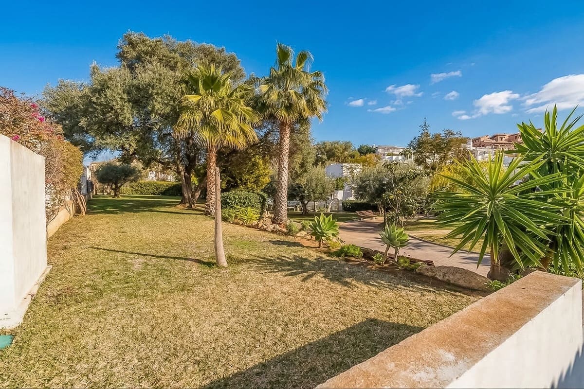 4 bedroom Townhouse for sale in Calahonda with pool garage - € 639,000 (Ref: 9685586)