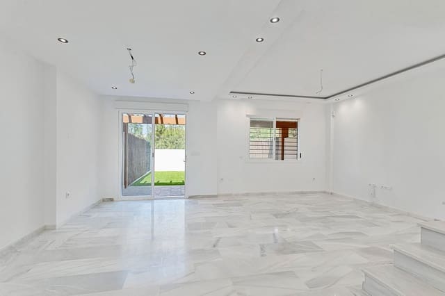4 makuuhuone Omakotitalo myytävänä paikassa Calahonda, Mijas mukana uima-altaan 
autotalli - 630 000 € (Ref: 9685586)