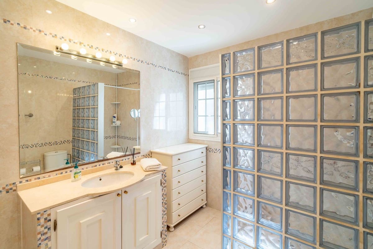 4 sypialnia Willa na sprzedaż w Alhaurin el Grande z basenem garażem - 549 000 € (Ref: 9685796)