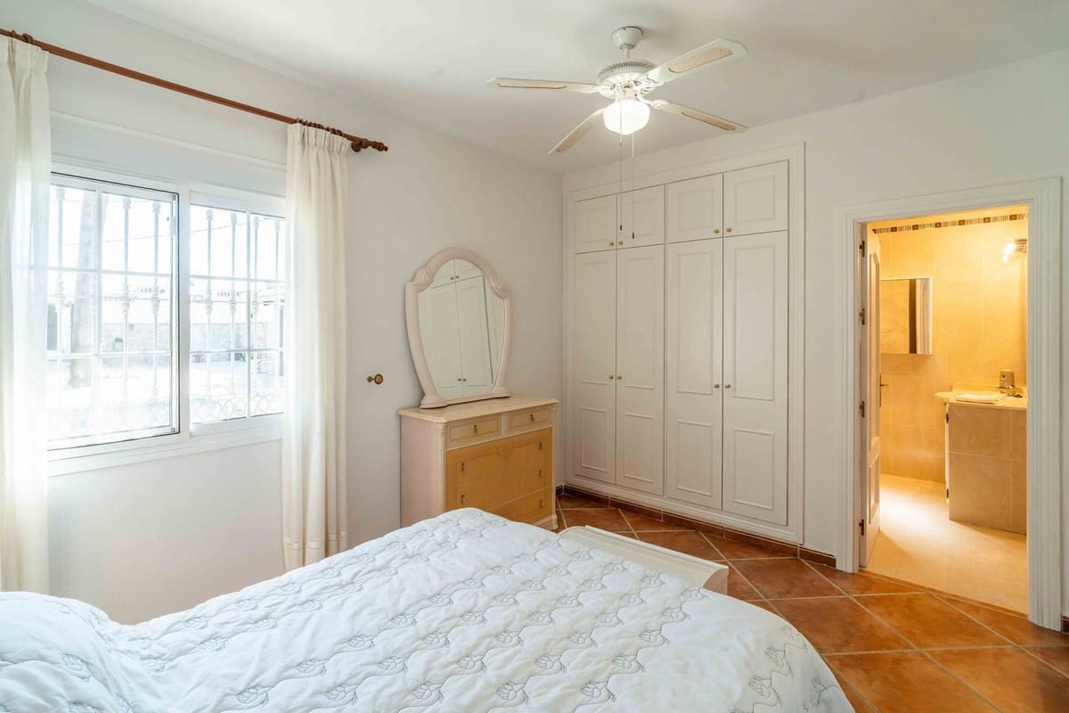 4 bedroom Villa for sale in Alhaurin el Grande with pool garage - € 549,000 (Ref: 9685796)