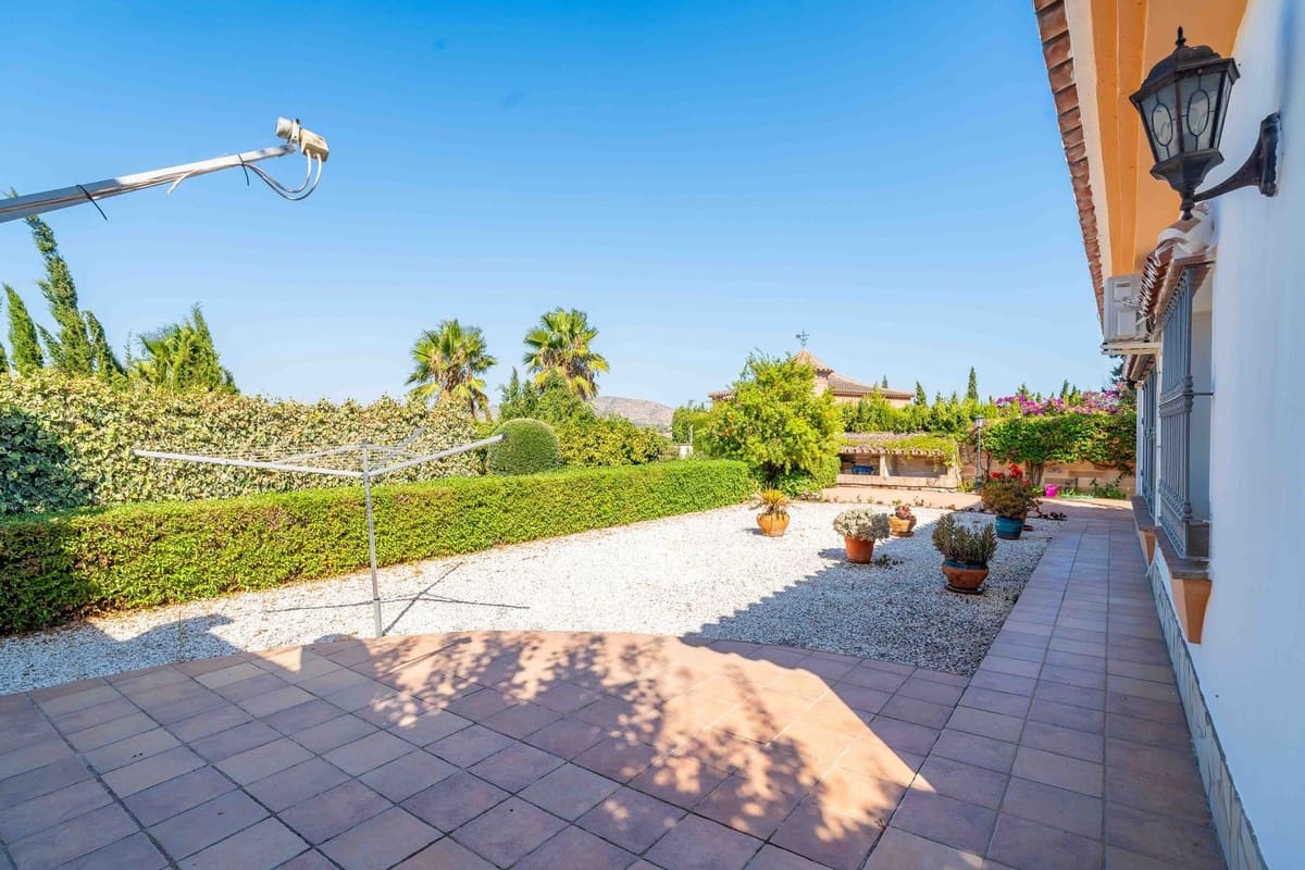 4 bedroom Villa for sale in Alhaurin el Grande with pool garage - € 549,000 (Ref: 9685796)