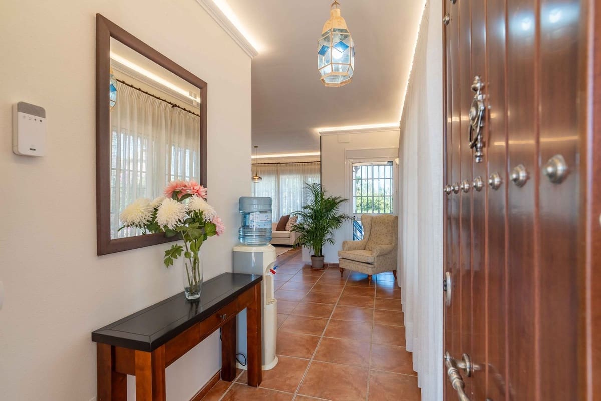 4 bedroom Villa for sale in Alhaurin el Grande with pool garage - € 549,000 (Ref: 9685796)