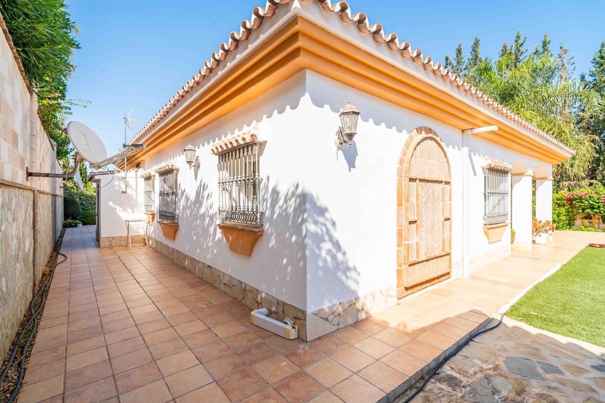 4 bedroom Villa for sale in Alhaurin el Grande with pool garage - € 549,000 (Ref: 9685796)