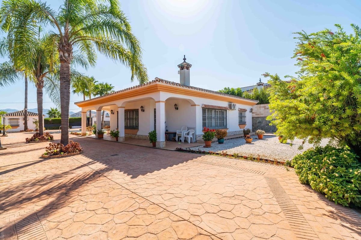 4 bedroom Villa for sale in Alhaurin el Grande with pool garage - € 549,000 (Ref: 9685796)