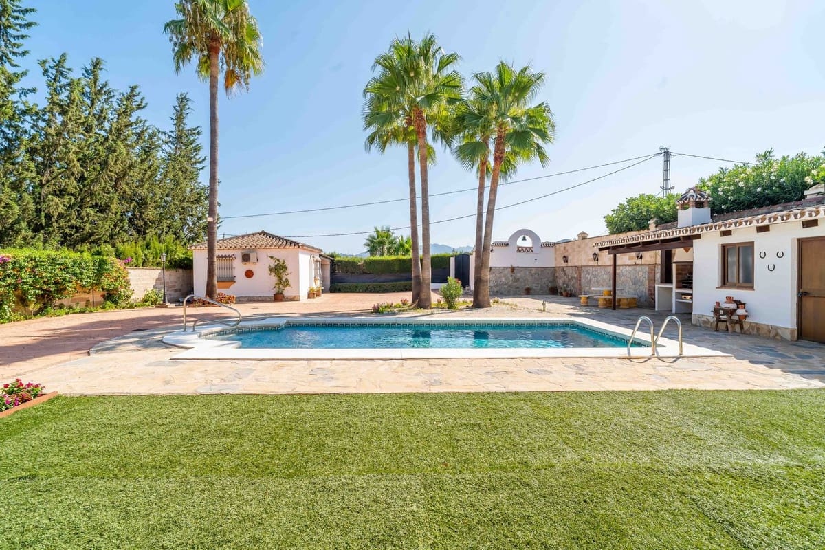 4 bedroom Villa for sale in Alhaurin el Grande with pool garage - € 549,000 (Ref: 9685796)