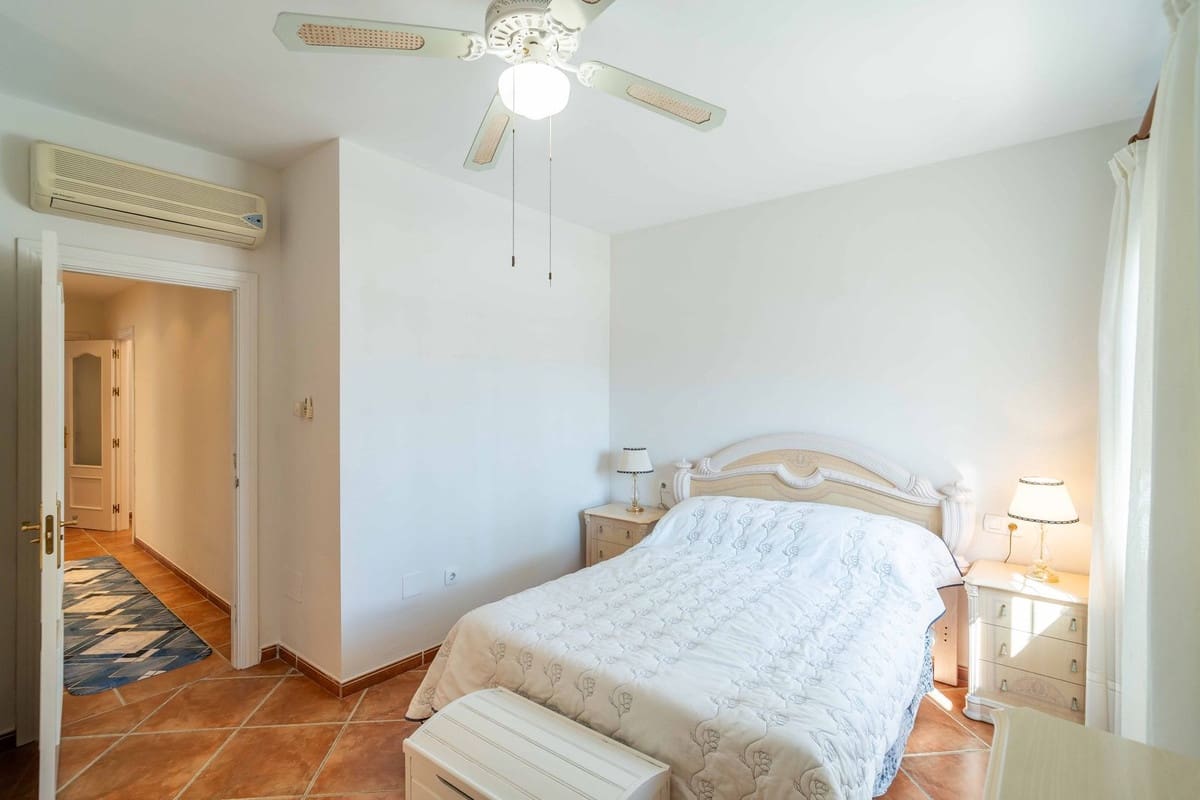 4 bedroom Villa for sale in Alhaurin el Grande with pool garage - € 549,000 (Ref: 9685796)