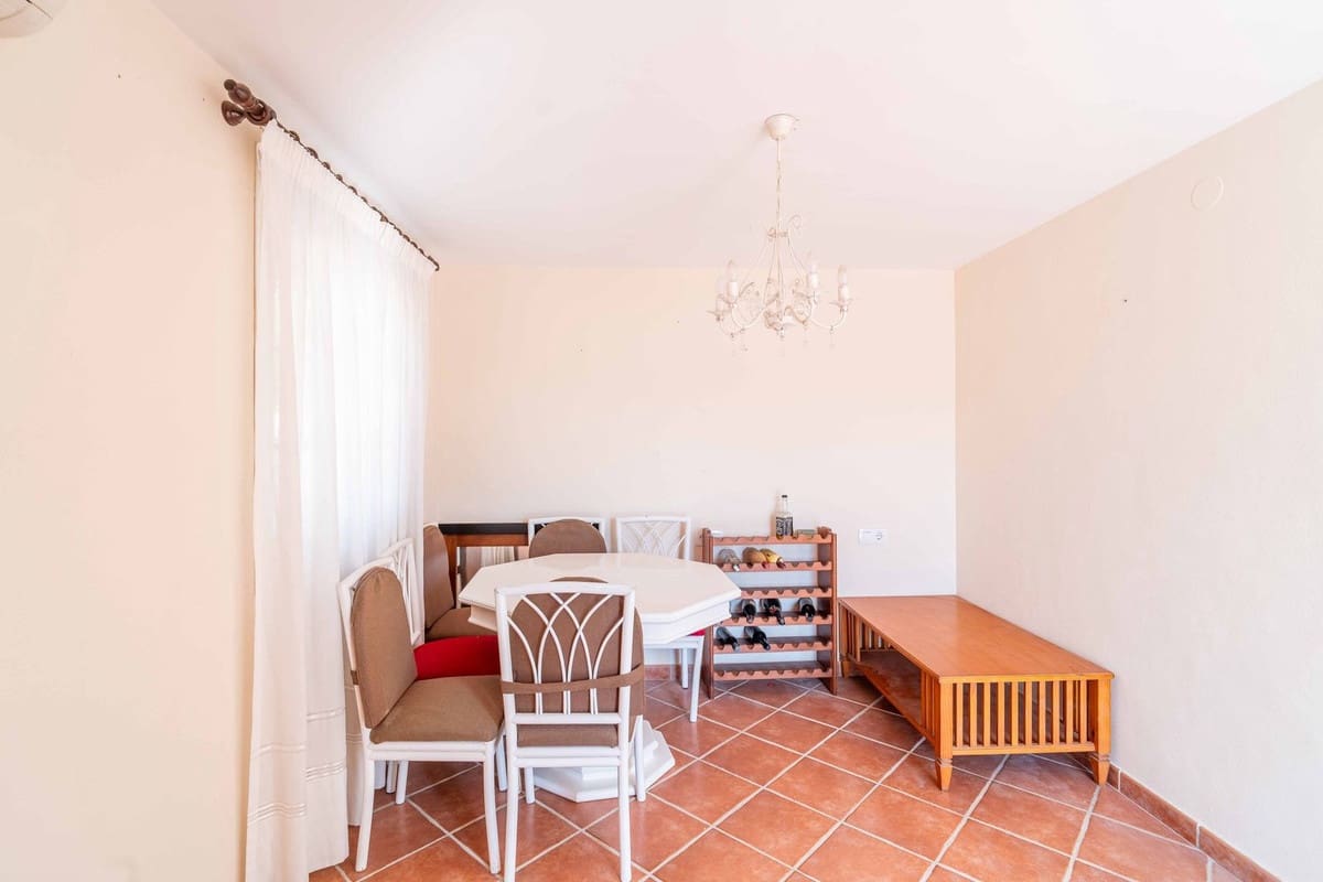 4 bedroom Villa for sale in Alhaurin el Grande with pool garage - € 549,000 (Ref: 9685796)