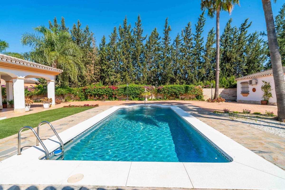 4 makuuhuone Huvila myytävänä paikassa Alhaurin el Grande mukana uima-altaan 
autotalli - 549 000 € (Ref: 9685796)