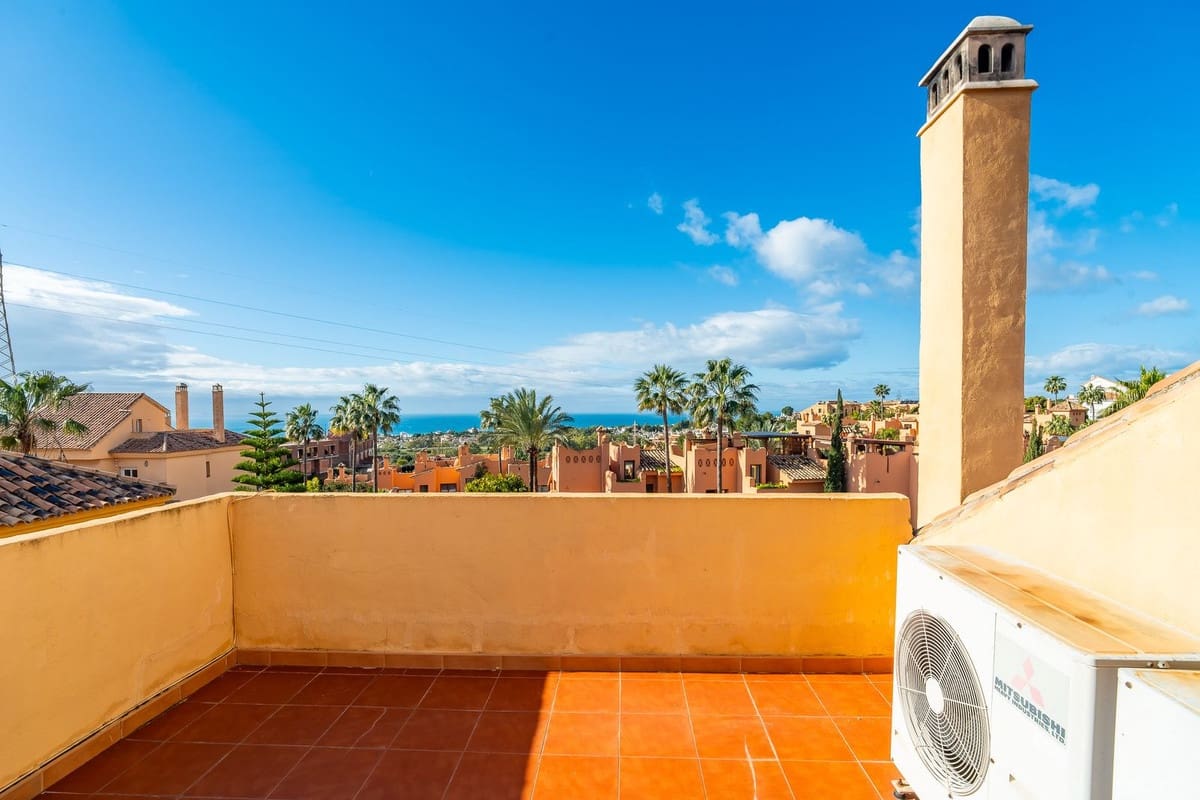 Pareado de 4 habitaciones en Riviera del Sol en venta con piscina - 498.000 € (Ref: 9700085)