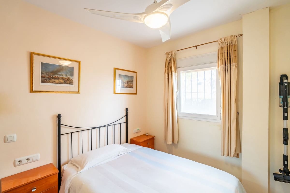 Pareado de 4 habitaciones en Riviera del Sol en venta con piscina - 498.000 € (Ref: 9700085)