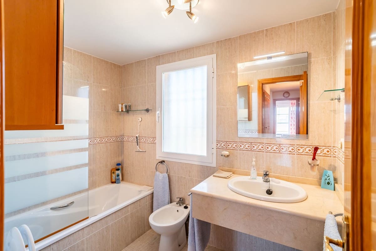 Pareado de 4 habitaciones en Riviera del Sol en venta con piscina - 498.000 € (Ref: 9700085)