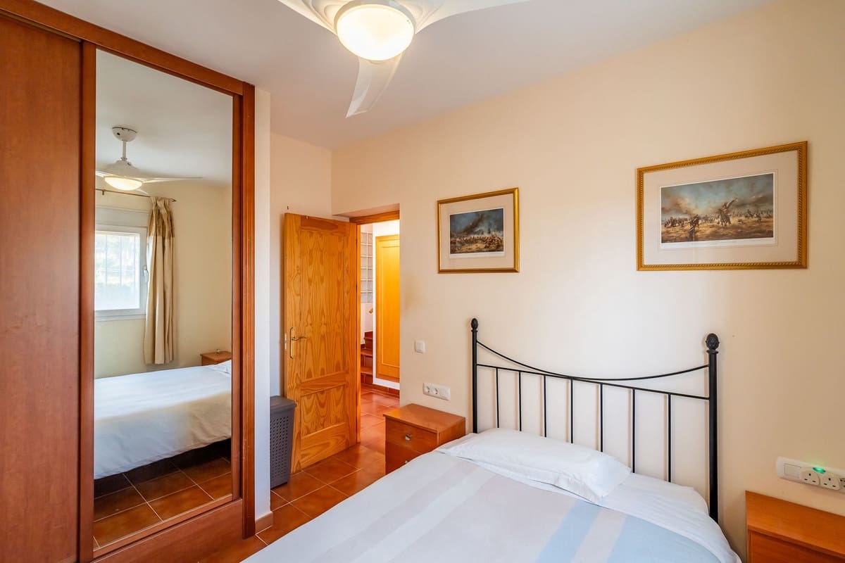 Pareado de 4 habitaciones en Riviera del Sol en venta con piscina - 498.000 € (Ref: 9700085)