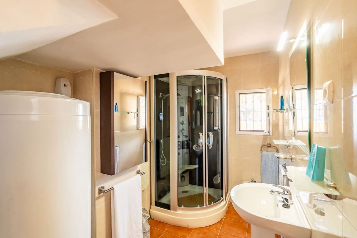 Pareado de 4 habitaciones en Riviera del Sol en venta con piscina - 498.000 € (Ref: 9700085)