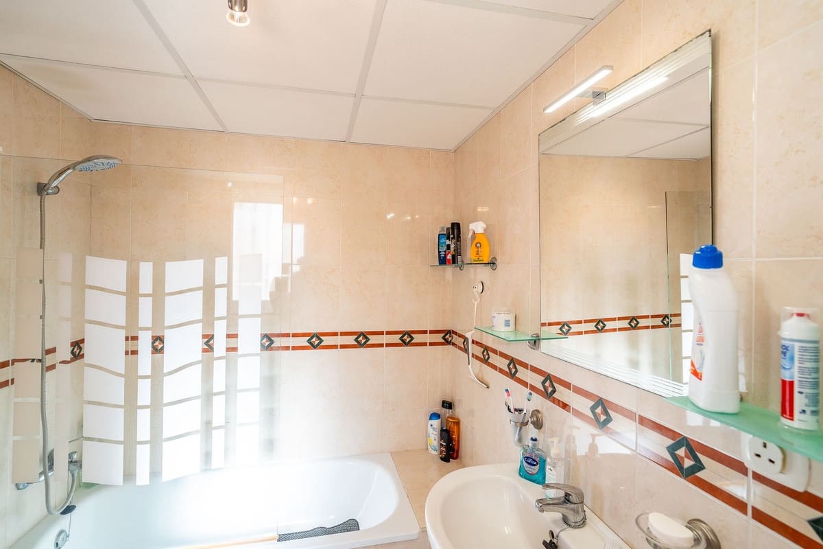 Pareado de 4 habitaciones en Riviera del Sol en venta con piscina - 498.000 € (Ref: 9700085)