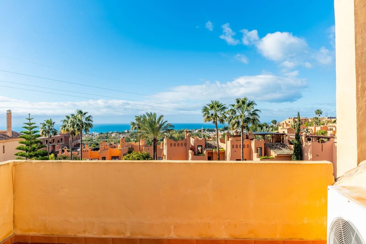 Pareado de 4 habitaciones en Riviera del Sol en venta con piscina - 498.000 € (Ref: 9700085)