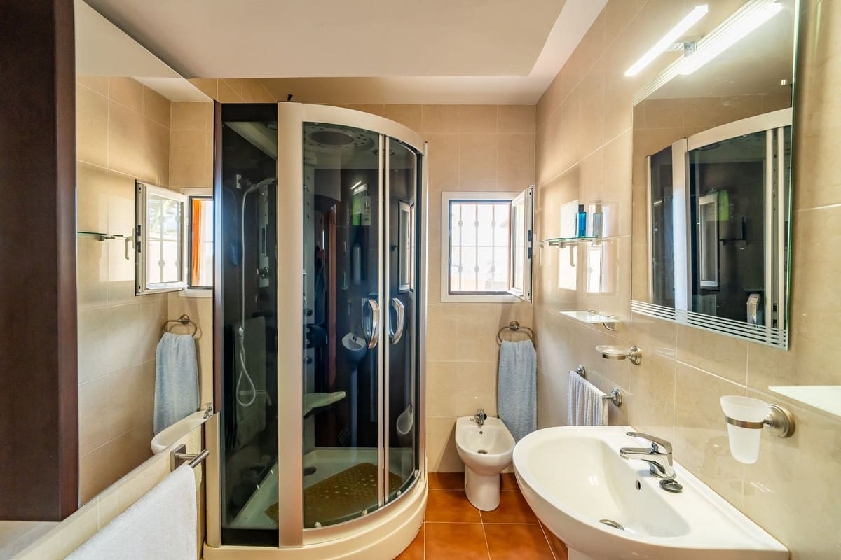 Pareado de 4 habitaciones en Riviera del Sol en venta con piscina - 498.000 € (Ref: 9700085)