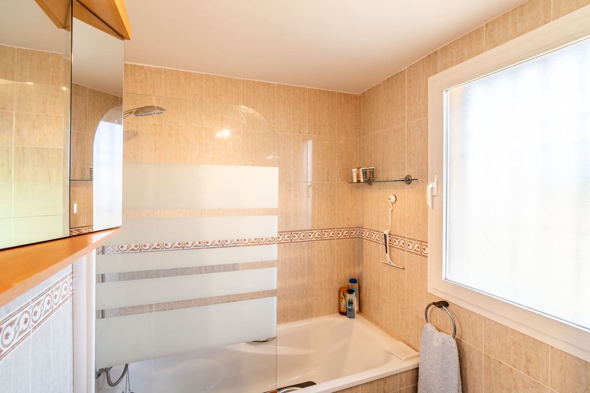 Pareado de 4 habitaciones en Riviera del Sol en venta con piscina - 498.000 € (Ref: 9700085)