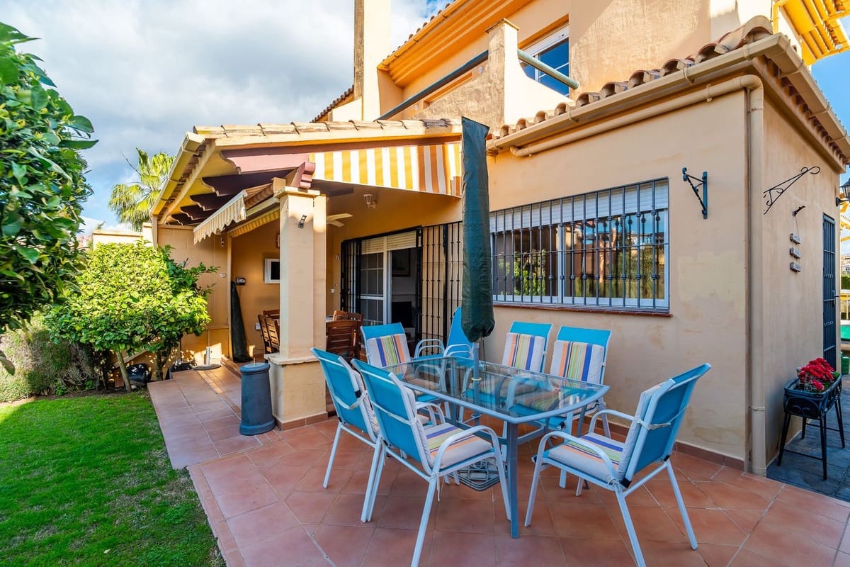 Pareado de 4 habitaciones en Riviera del Sol en venta con piscina - 498.000 € (Ref: 9700085)