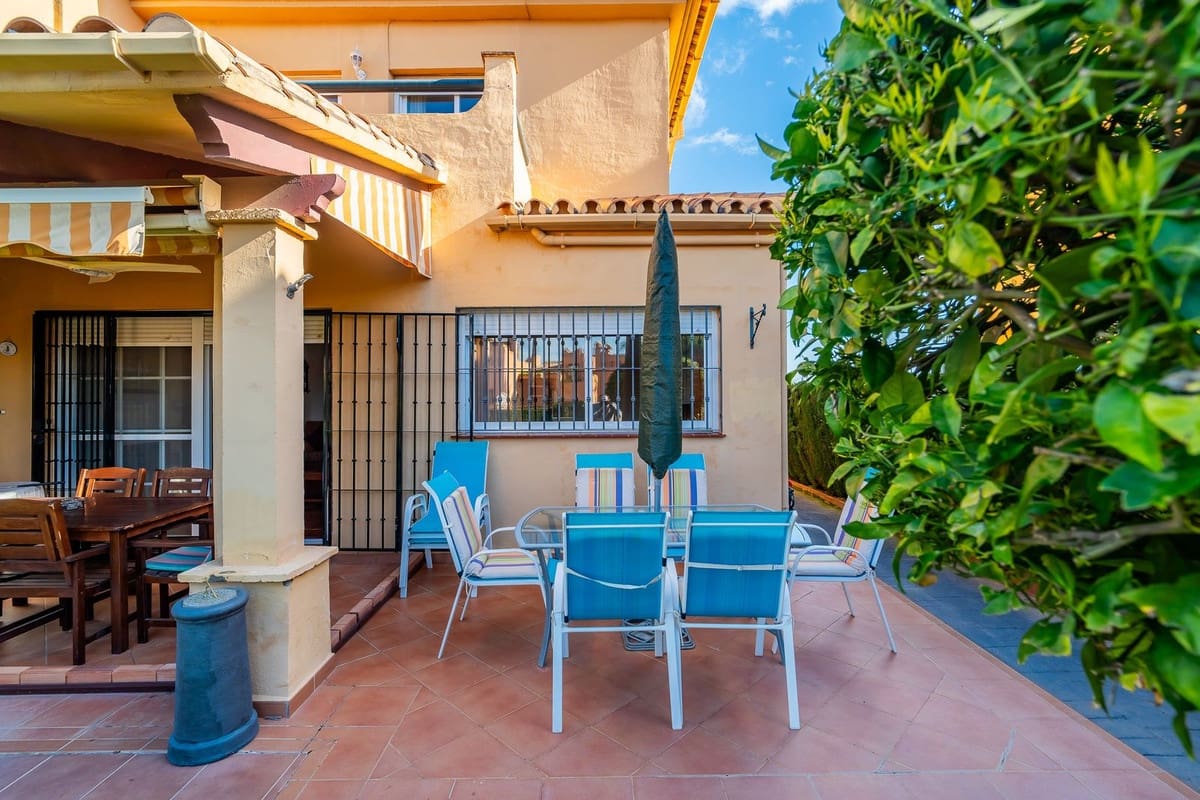 Pareado de 4 habitaciones en Riviera del Sol en venta con piscina - 498.000 € (Ref: 9700085)