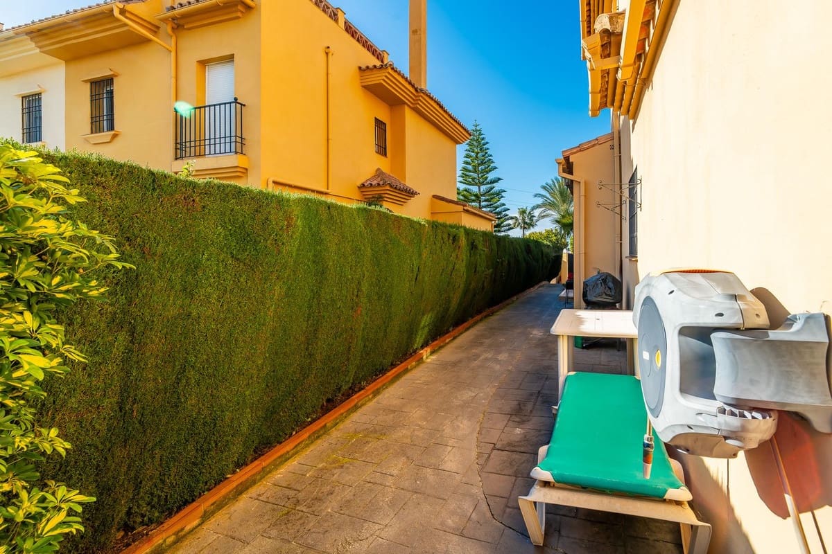 Pareado de 4 habitaciones en Riviera del Sol en venta con piscina - 498.000 € (Ref: 9700085)