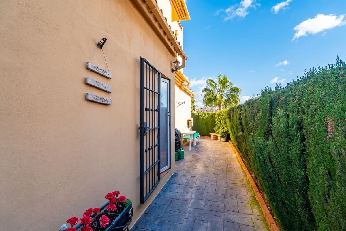 Pareado de 4 habitaciones en Riviera del Sol en venta con piscina - 498.000 € (Ref: 9700085)