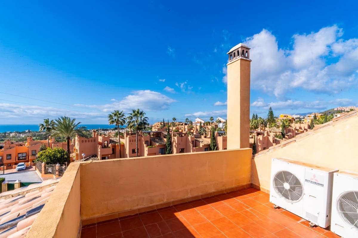 Pareado de 4 habitaciones en Riviera del Sol en venta con piscina - 498.000 € (Ref: 9700085)