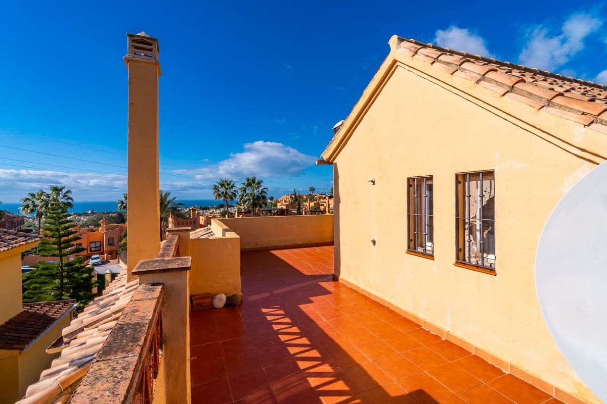 Pareado de 4 habitaciones en Riviera del Sol en venta con piscina - 498.000 € (Ref: 9700085)