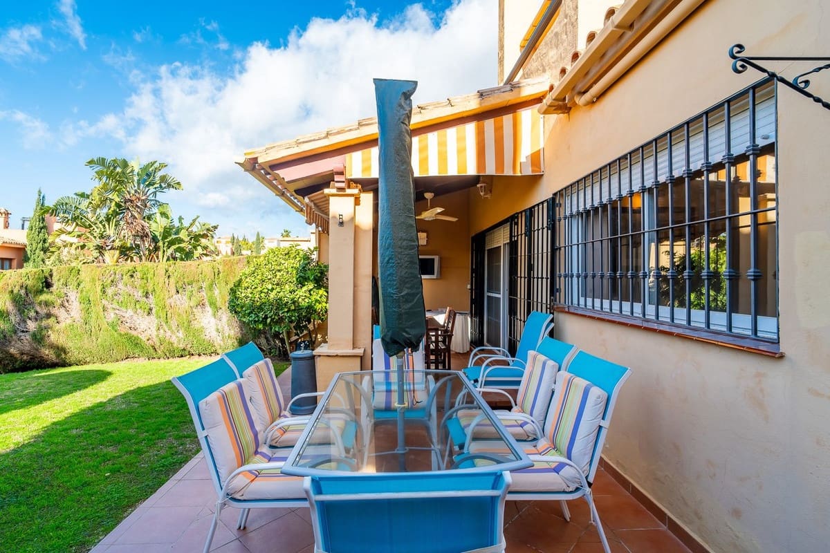 Pareado de 4 habitaciones en Riviera del Sol en venta con piscina - 498.000 € (Ref: 9700085)