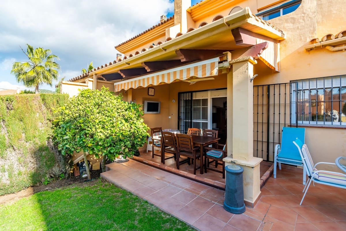 Pareado de 4 habitaciones en Riviera del Sol en venta con piscina - 498.000 € (Ref: 9700085)