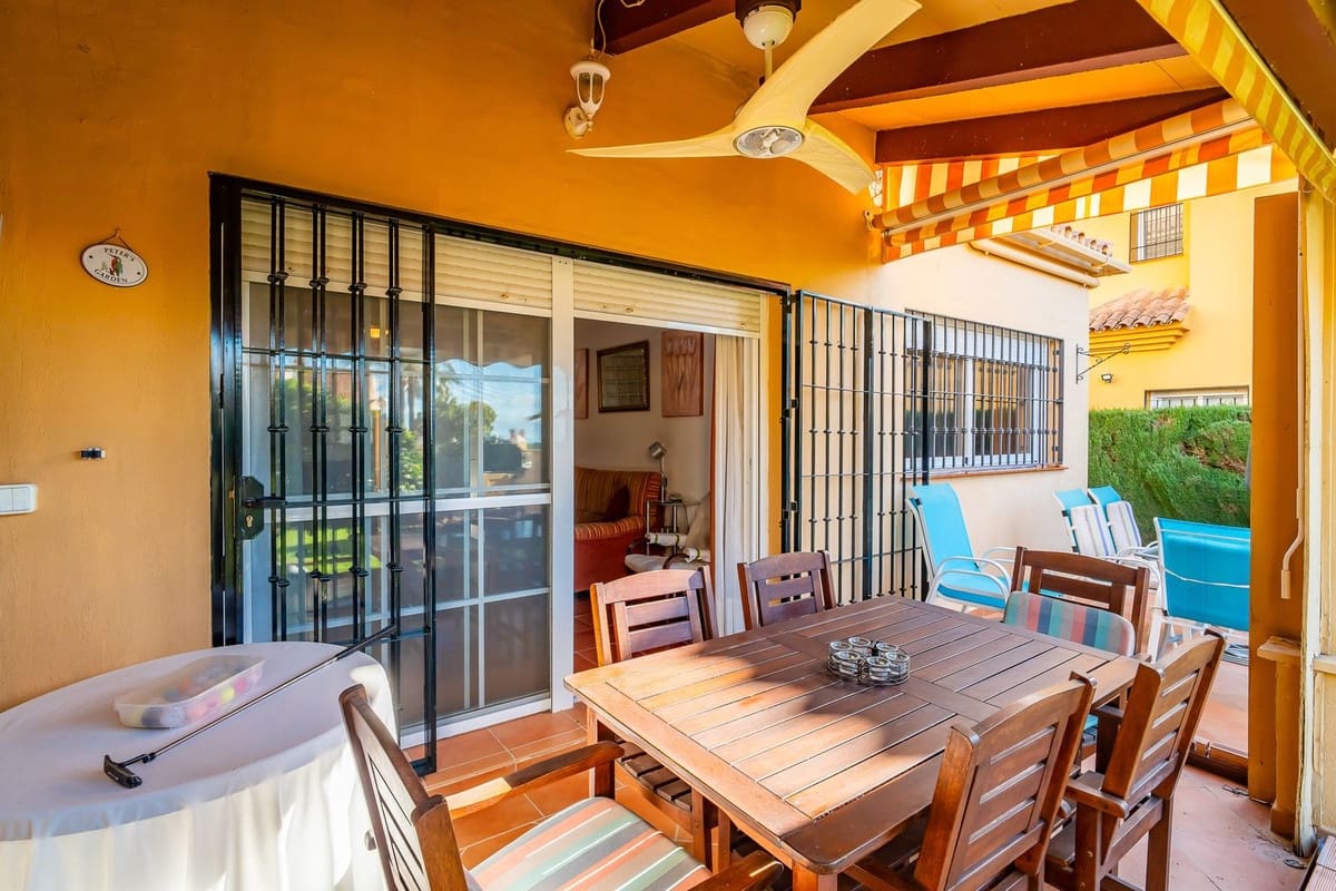 Pareado de 4 habitaciones en Riviera del Sol en venta con piscina - 498.000 € (Ref: 9700085)