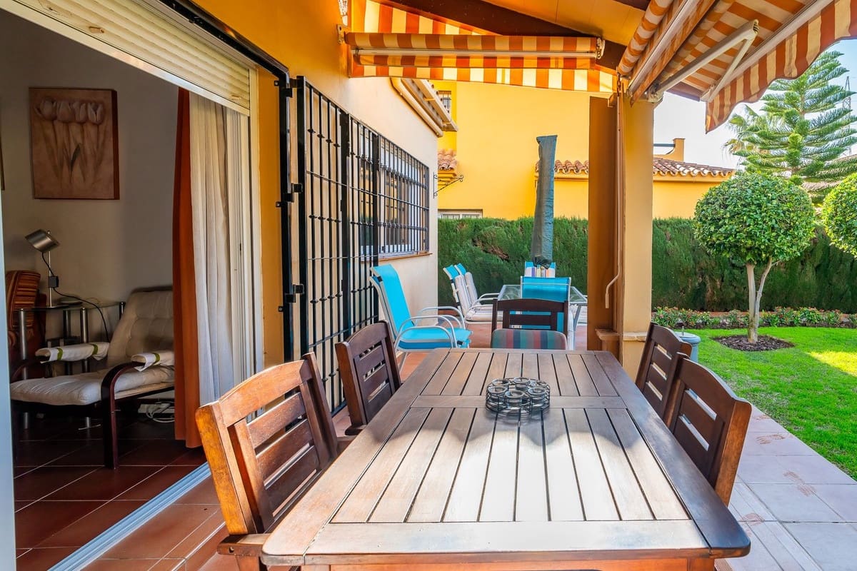 Pareado de 4 habitaciones en Riviera del Sol en venta con piscina - 498.000 € (Ref: 9700085)