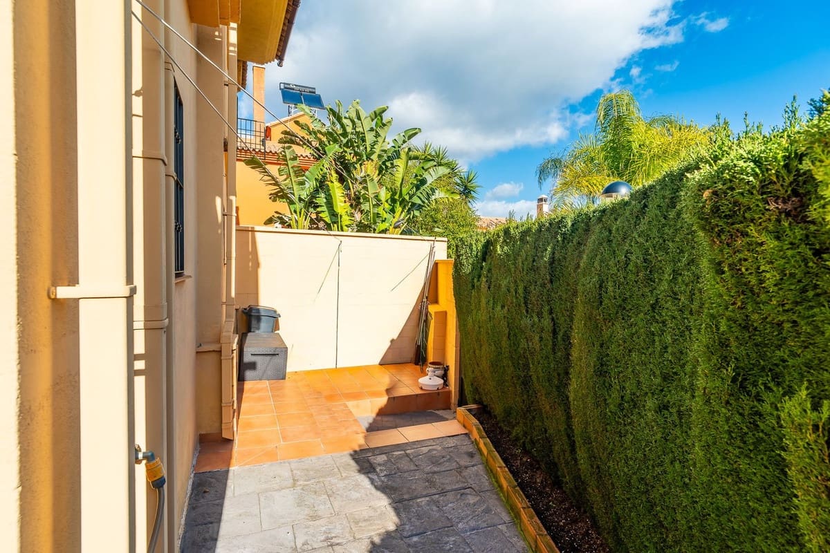 Pareado de 4 habitaciones en Riviera del Sol en venta con piscina - 498.000 € (Ref: 9700085)