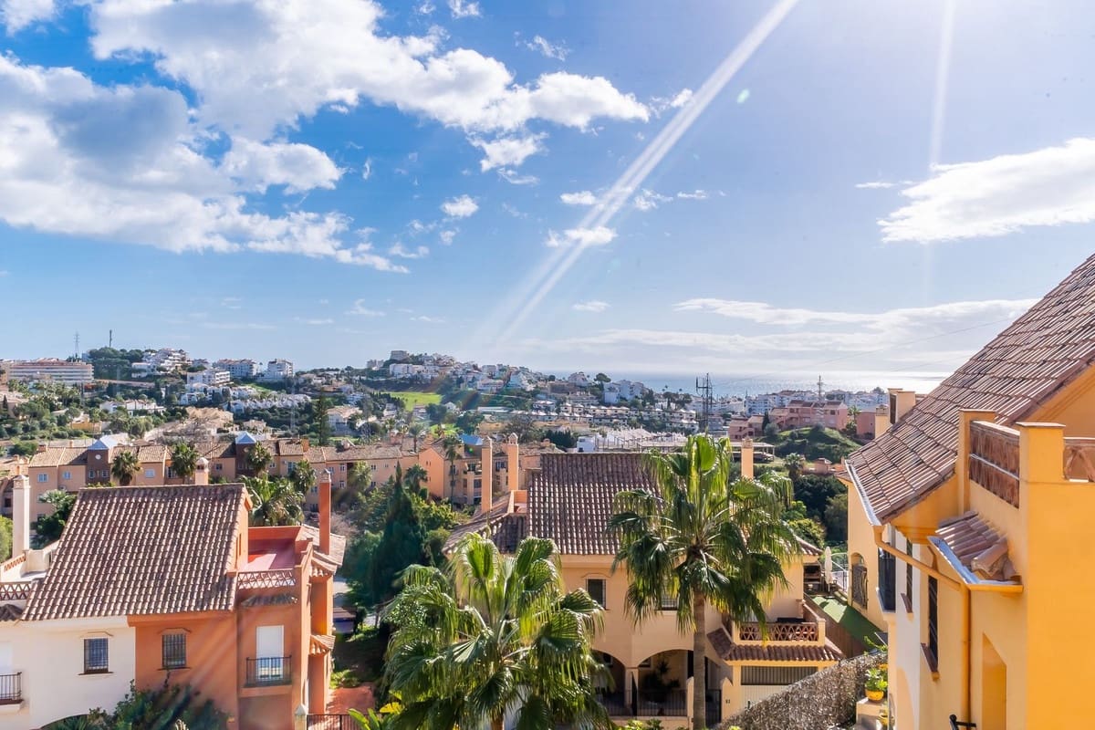 Pareado de 4 habitaciones en Riviera del Sol en venta con piscina - 498.000 € (Ref: 9700085)