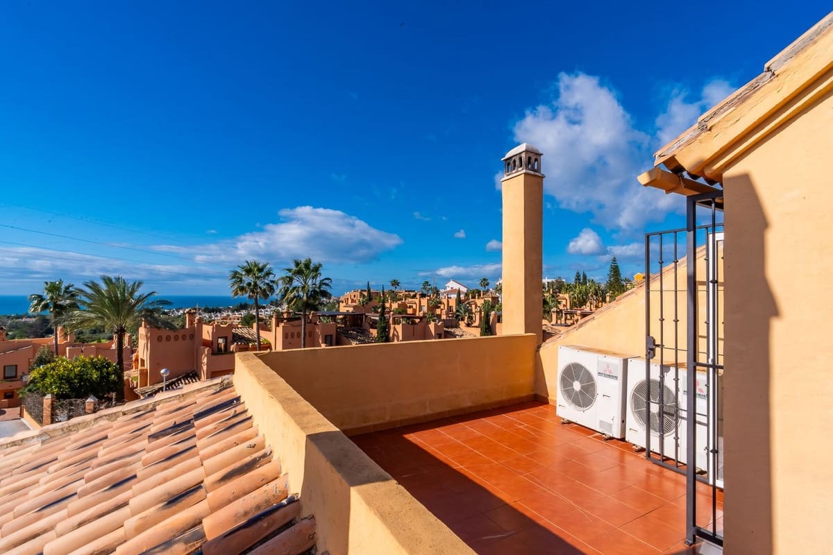 Pareado de 4 habitaciones en Riviera del Sol en venta con piscina - 498.000 € (Ref: 9700085)