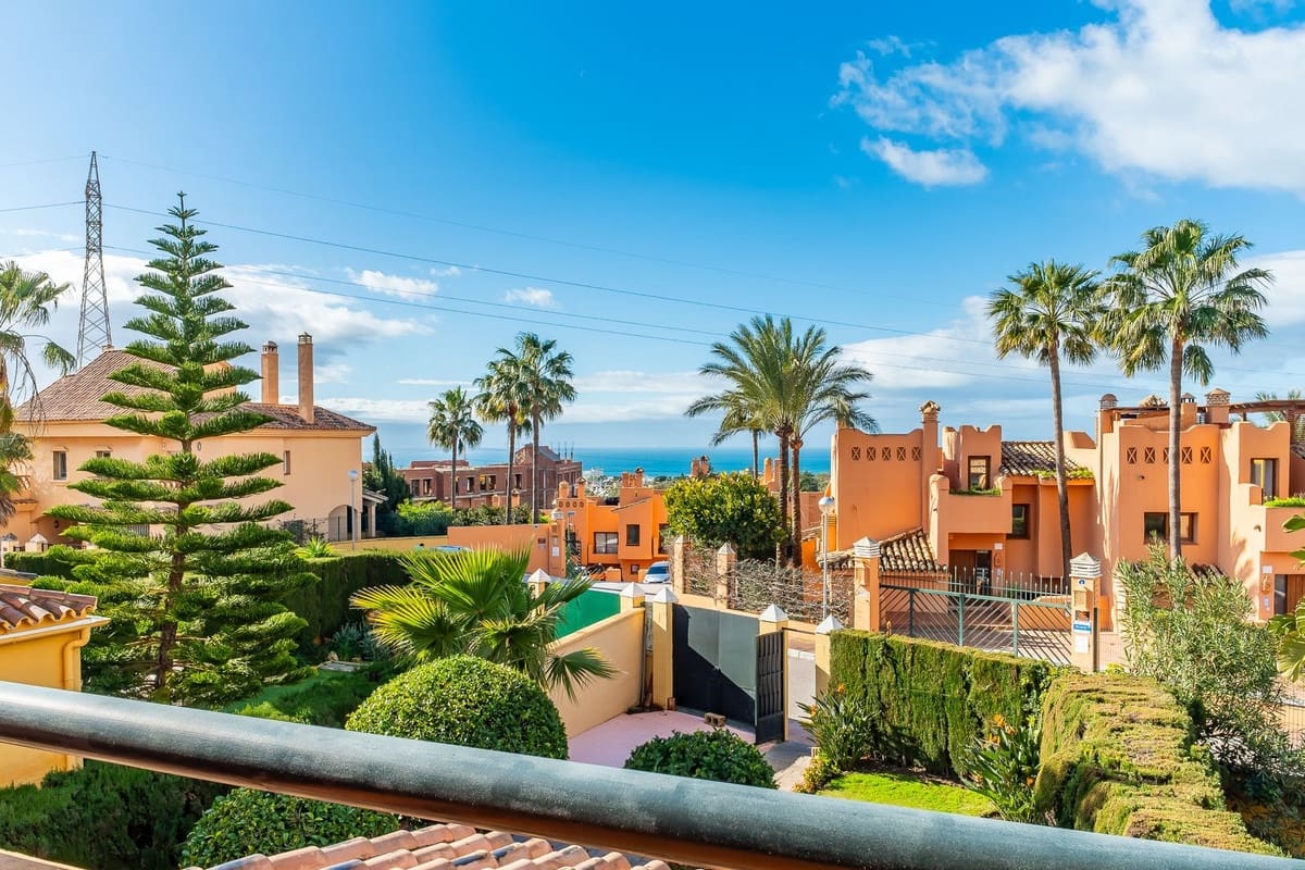 Pareado de 4 habitaciones en Riviera del Sol en venta con piscina - 498.000 € (Ref: 9700085)