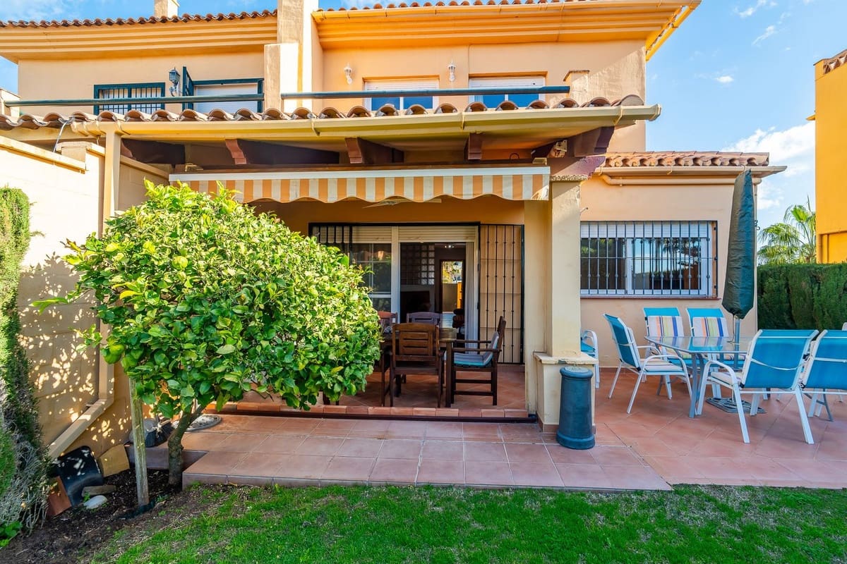 Pareado de 4 habitaciones en Riviera del Sol en venta con piscina - 498.000 € (Ref: 9700085)