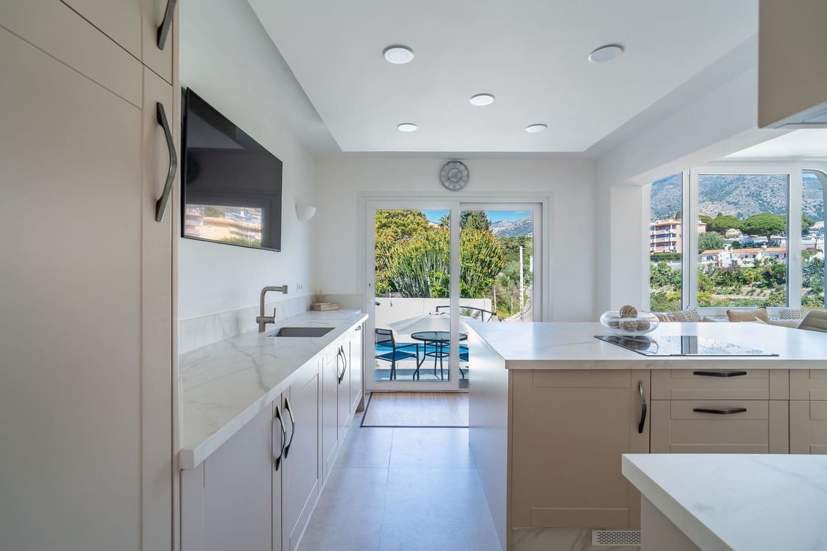 3 makuuhuone Huvila myytävänä paikassa Fuengirola mukana uima-altaan 
autotalli - 1 150 000 € (Ref: 9740197)