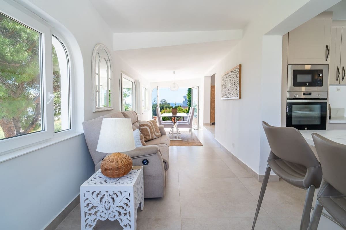 3 makuuhuone Huvila myytävänä paikassa Fuengirola mukana uima-altaan 
autotalli - 1 150 000 € (Ref: 9740197)