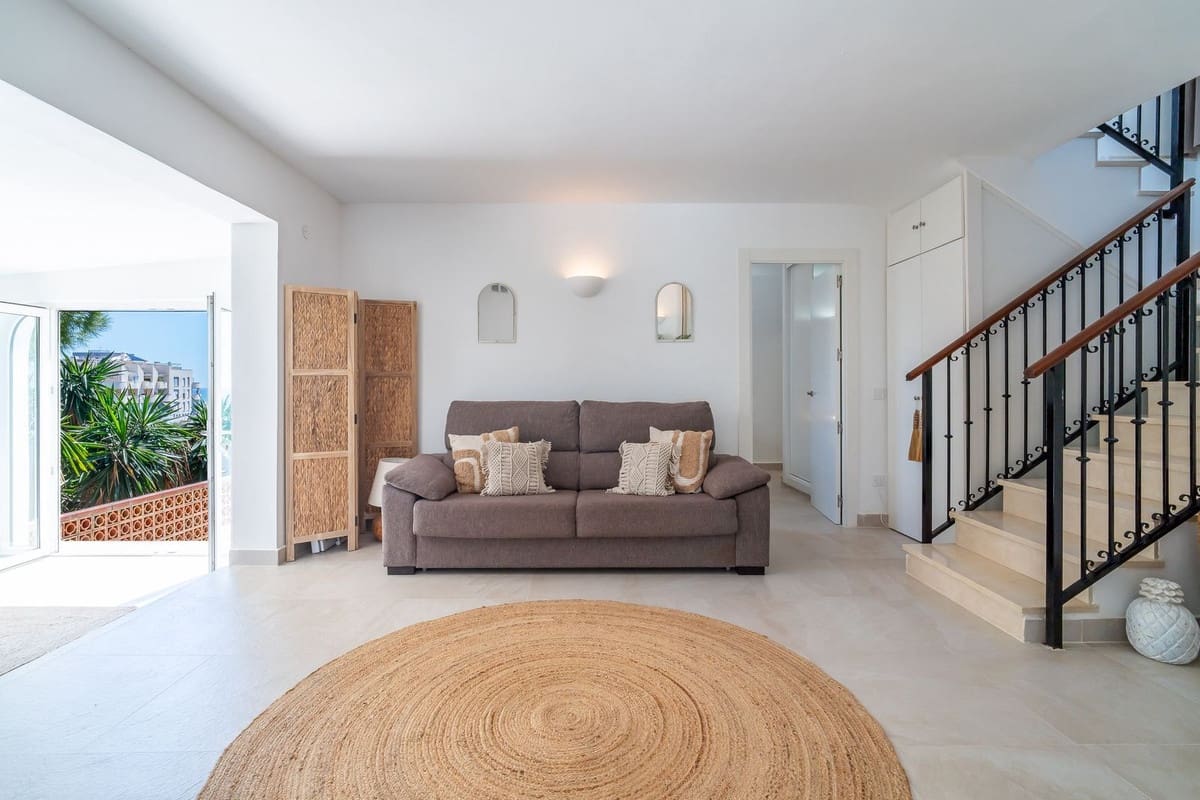 3 makuuhuone Huvila myytävänä paikassa Fuengirola mukana uima-altaan 
autotalli - 1 150 000 € (Ref: 9740197)