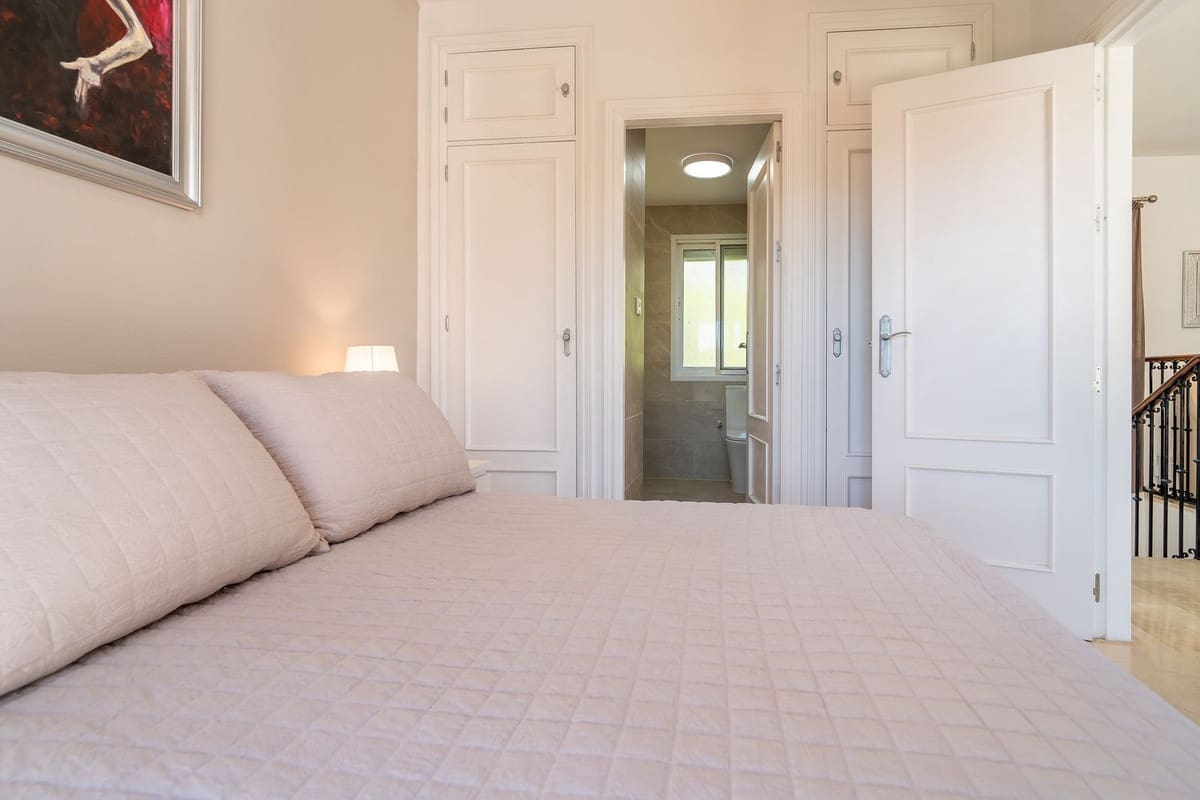 3 makuuhuone Huvila myytävänä paikassa Fuengirola mukana uima-altaan 
autotalli - 1 150 000 € (Ref: 9740197)