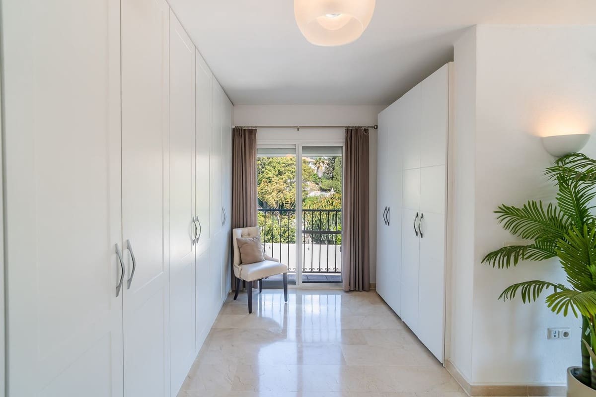 3 makuuhuone Huvila myytävänä paikassa Fuengirola mukana uima-altaan 
autotalli - 1 150 000 € (Ref: 9740197)