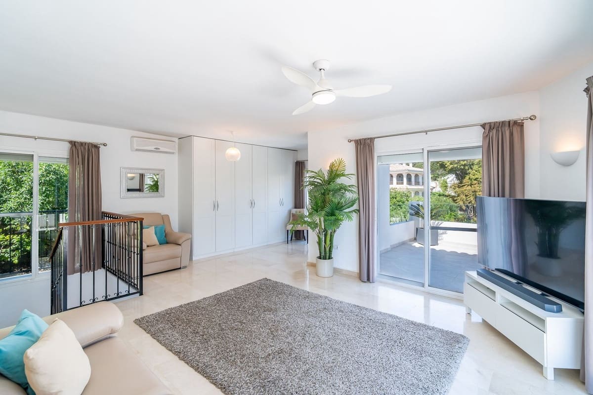 3 makuuhuone Huvila myytävänä paikassa Fuengirola mukana uima-altaan 
autotalli - 1 150 000 € (Ref: 9740197)