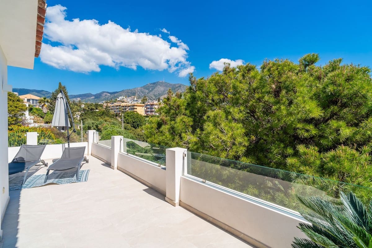 3 makuuhuone Huvila myytävänä paikassa Fuengirola mukana uima-altaan 
autotalli - 1 150 000 € (Ref: 9740197)