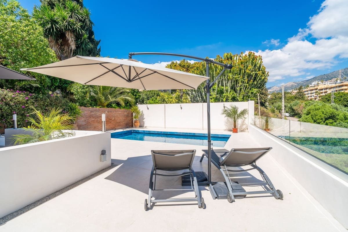 3 makuuhuone Huvila myytävänä paikassa Fuengirola mukana uima-altaan 
autotalli - 1 150 000 € (Ref: 9740197)