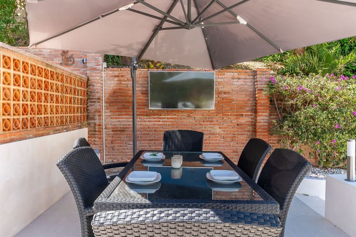 3 makuuhuone Huvila myytävänä paikassa Fuengirola mukana uima-altaan 
autotalli - 1 150 000 € (Ref: 9740197)