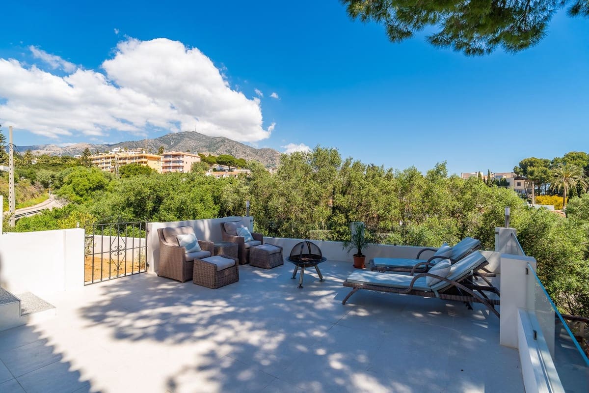 3 makuuhuone Huvila myytävänä paikassa Fuengirola mukana uima-altaan 
autotalli - 1 150 000 € (Ref: 9740197)